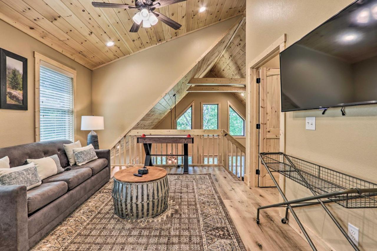 Sevierville Cabin Deck With Foosball And Hot Tub! ภายนอก รูปภาพ